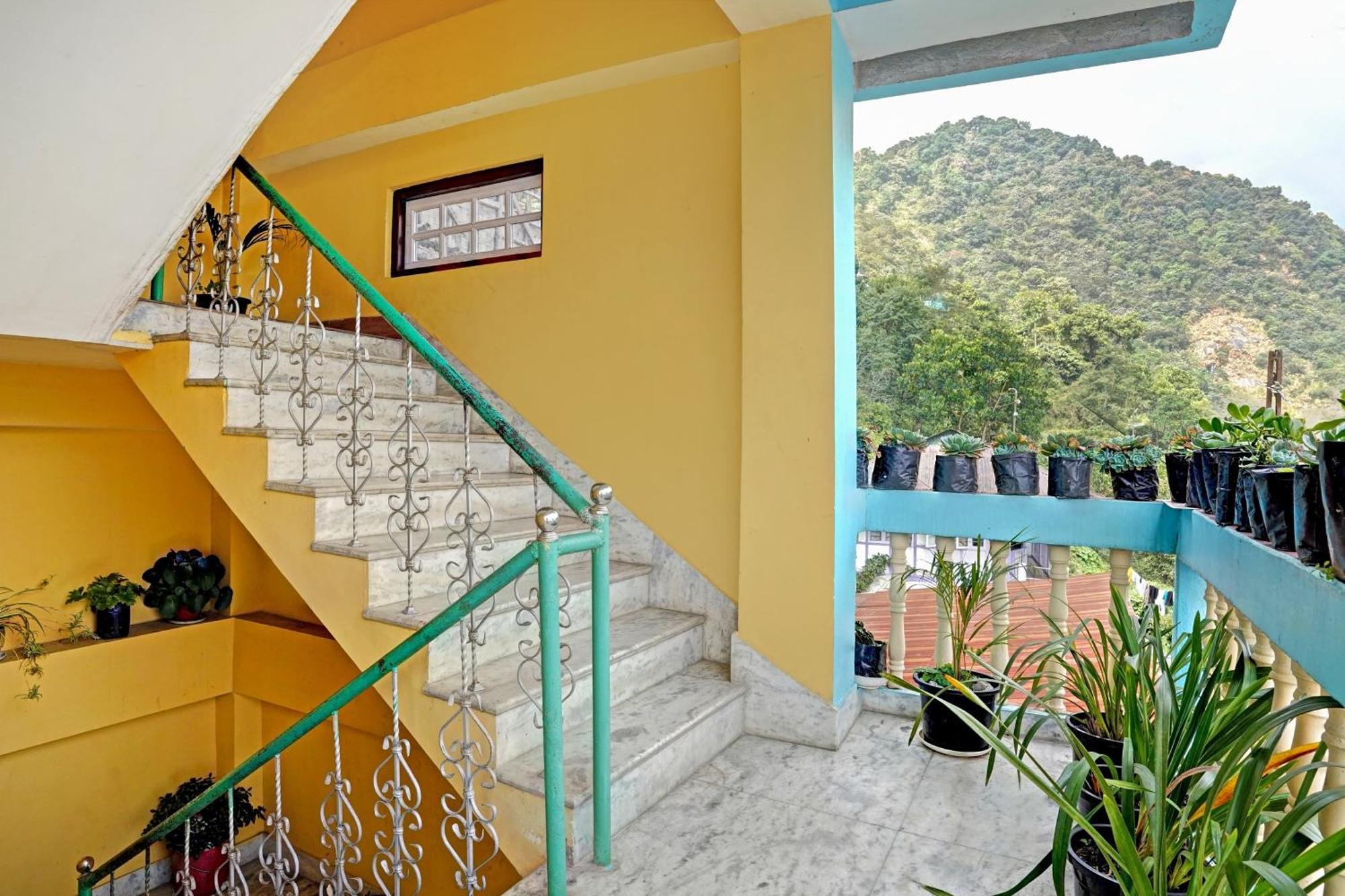 Capital O Basera Resort Padamchen Bagian luar foto